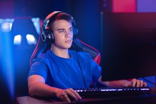 Od her až k milionovým výdělkům. Američané loví letecké dispečery mezi hráči